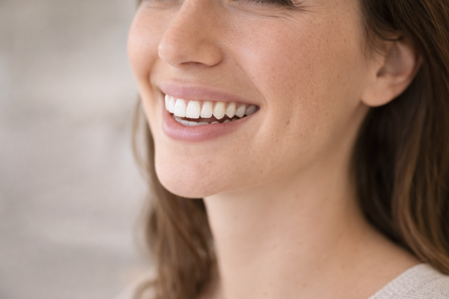 Sorriso natural em tratamento de estética dental em Joinville – SC | Clínica Gemola